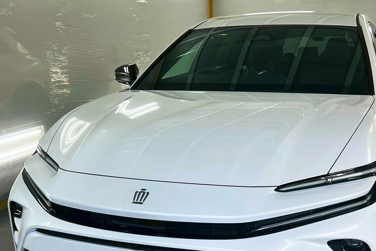 白い車のコーティング施工例
